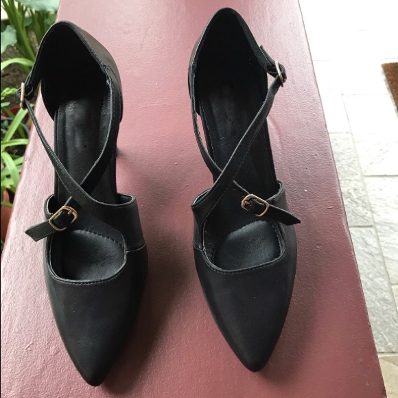 New Criss Cross Buckle Heels - Picture 8 of 11